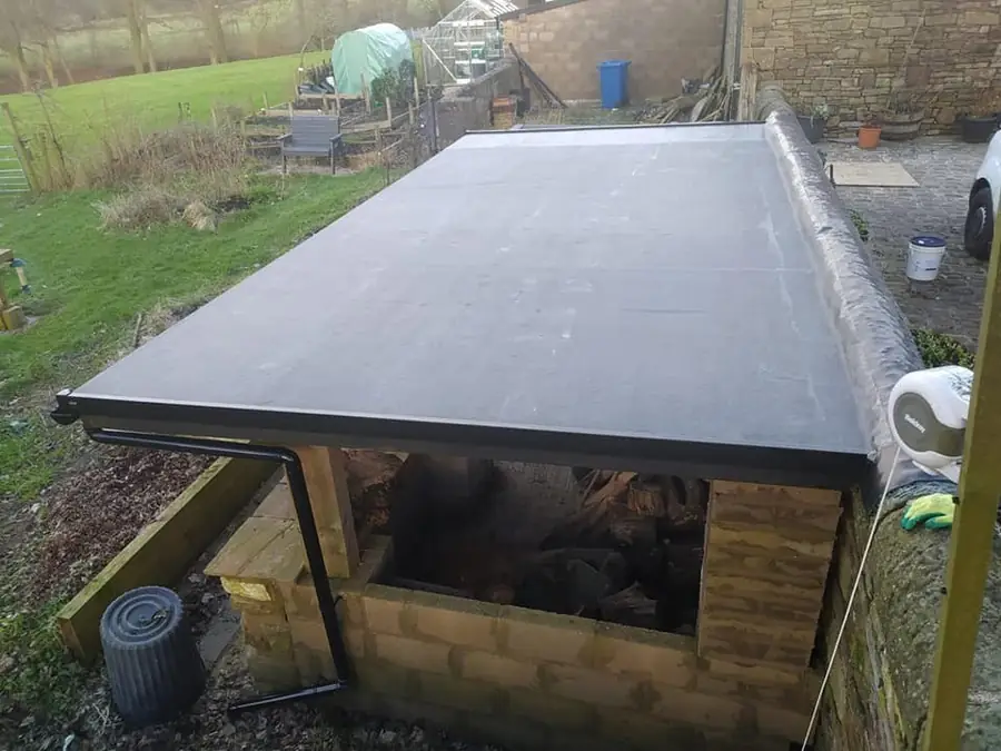 Felt flat roof with trims on a timber garden building